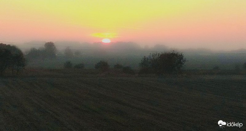 Ködös alkony 