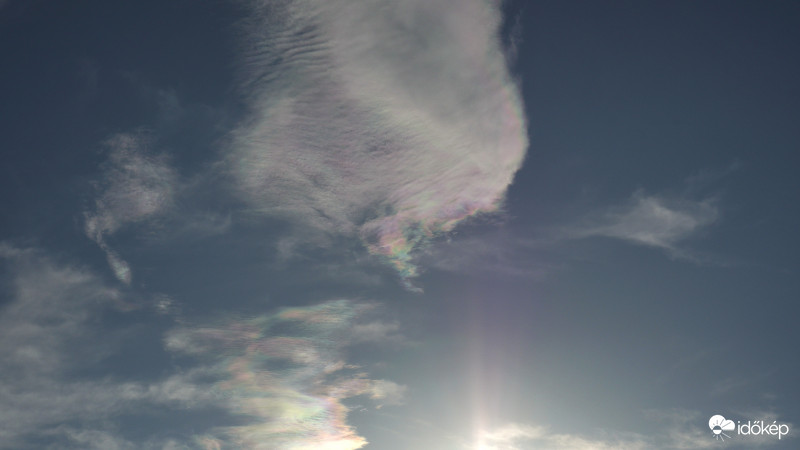 Irizáló felhők 