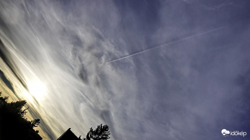 Kondenzcsík árnyék (1)