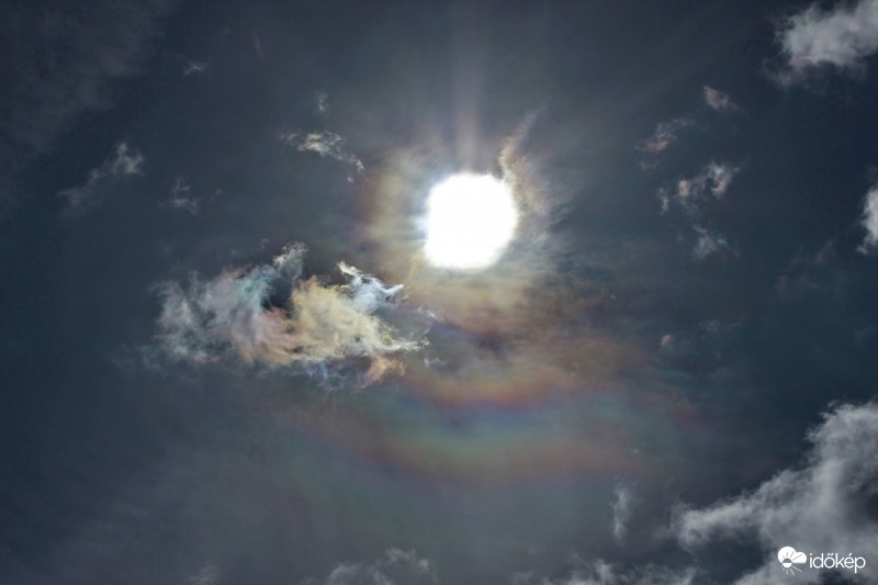 Napkoszorú + irizáló felhő