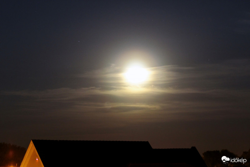 Pollenkoszorú a hold körül is!