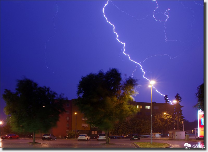 ...így folytatódott