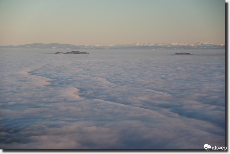 Hullámzó felhőtenger