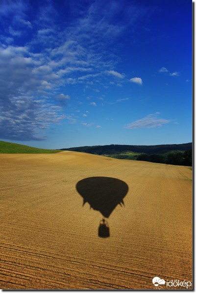 Ég és föld között