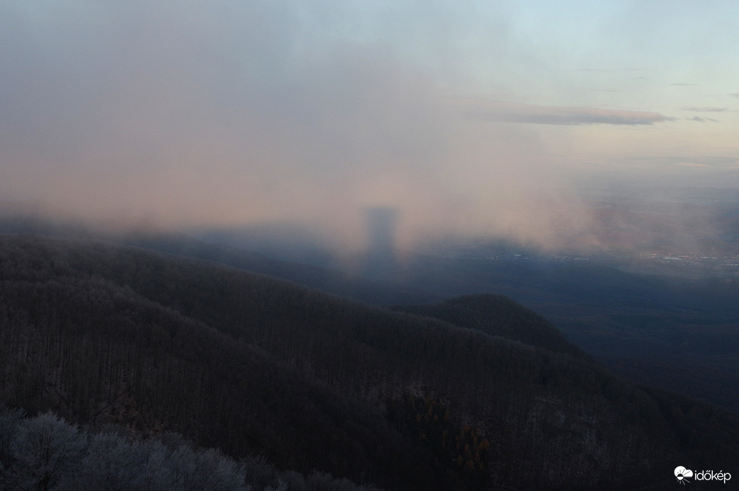 A kilátó árnyéka