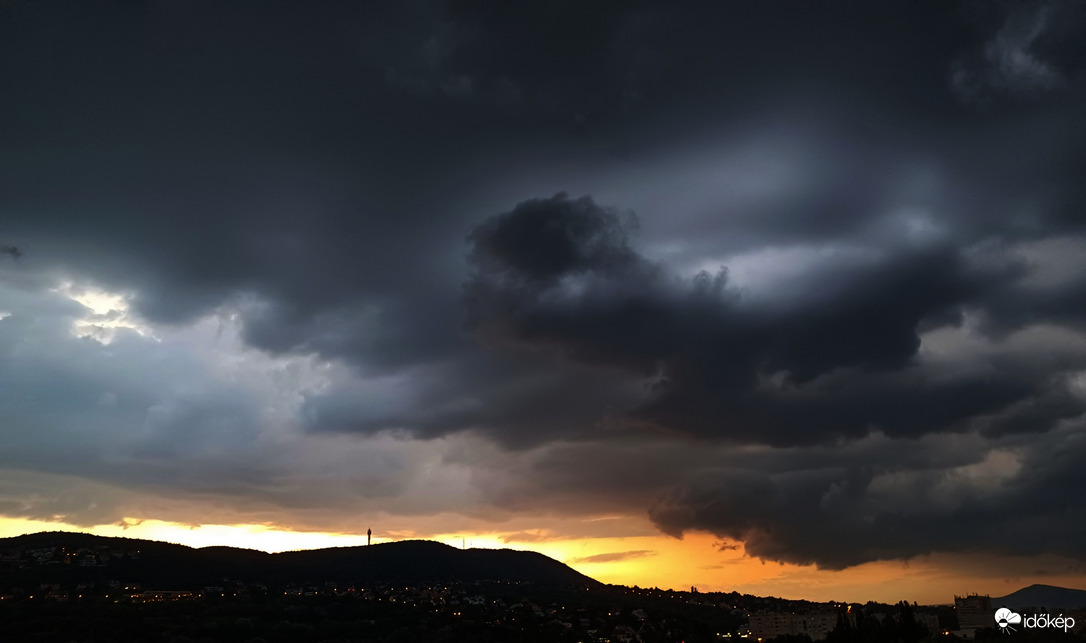 Naplemente vihar előtt