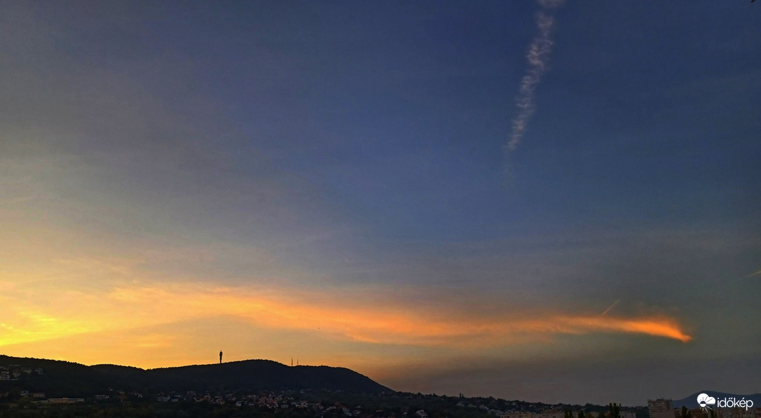 Napnyugta fényei, valaki kúszik odafent :)