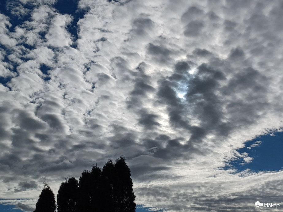 Felhők takarják a Napot