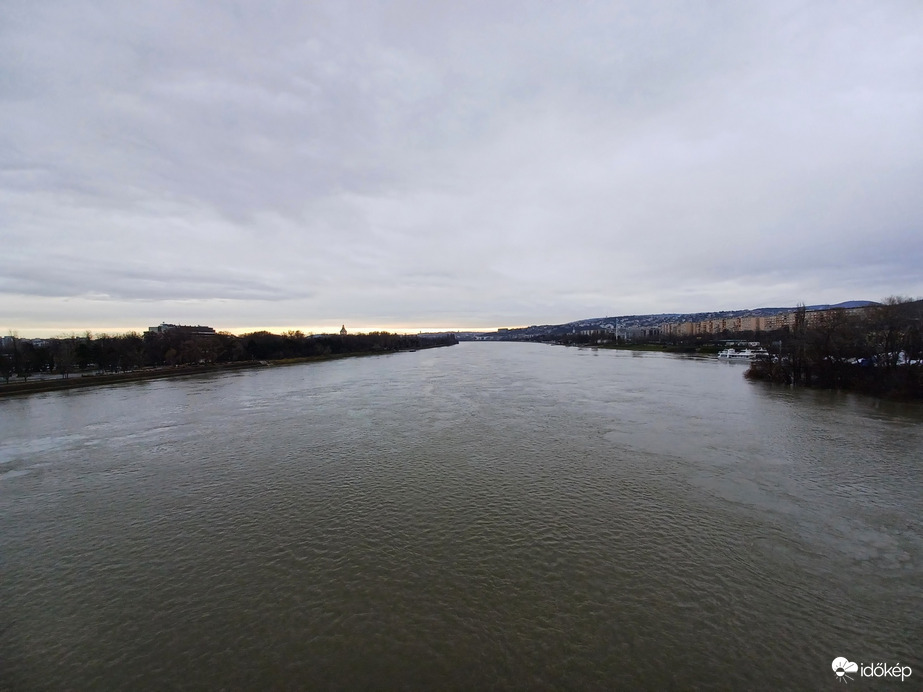 Azért a víz  az úr!