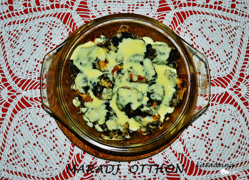 Mákos guba (kalácsból) vanília sodóval, kalóriabomba. Másnap + 1/2 óra torna