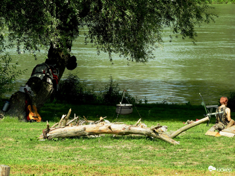 Kis Duna-ág a Dunakanyarban, ebéd után