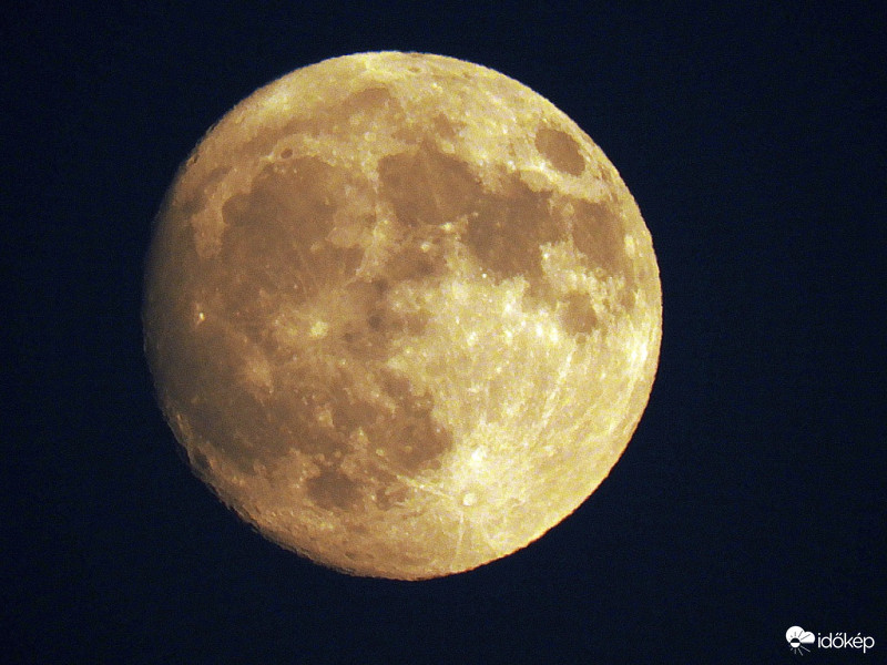 Ma naplementekor a hold