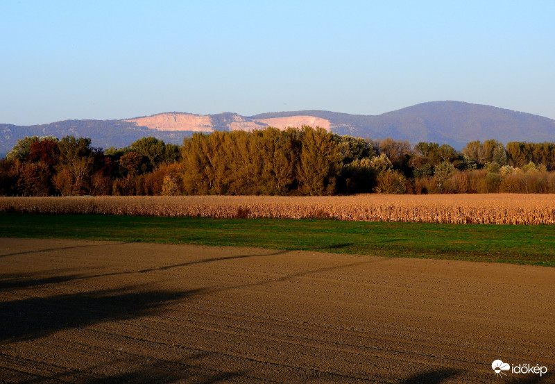 Naplementekor a határban
