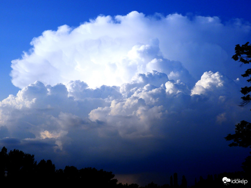 Kora este kelet irányában