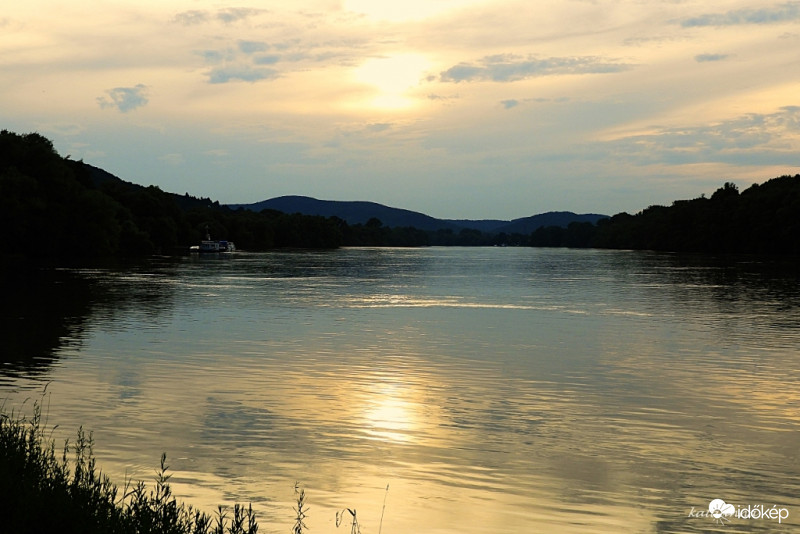 Felhős naplemente tegnap este