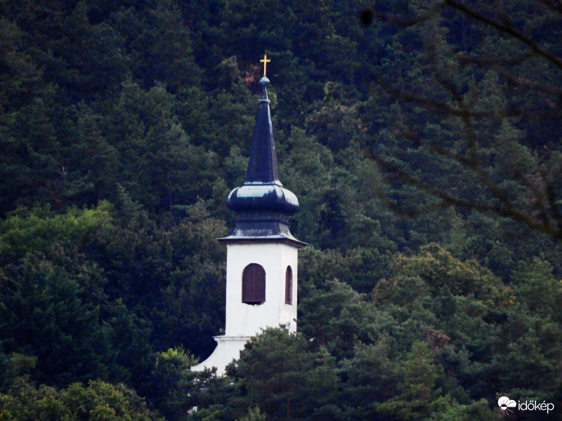 Kálvária kápolna fent a dombon