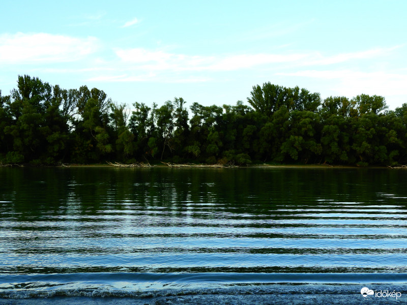 Kis Duna-ág a Dunakanyarban kora este