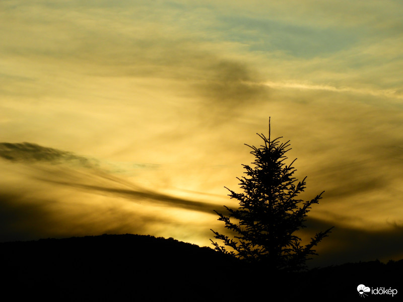 Visegrádi-hegység mögött