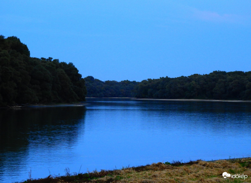 Kora este napkelet irányában