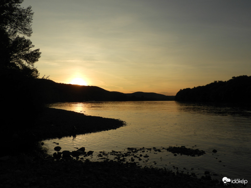 Kis Duna-ág a Dunakanyarban tegnap este