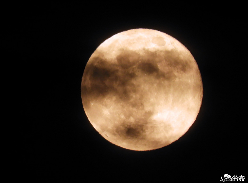 Telihold az újév 3. napján