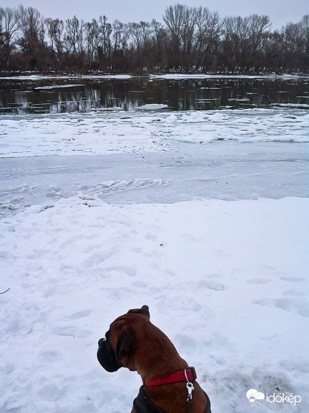 Hó és egy kissé zajló Duna