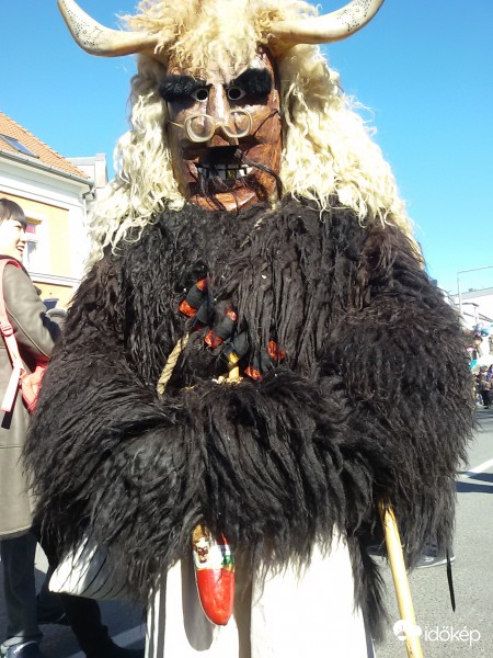 Teljes harci díszben