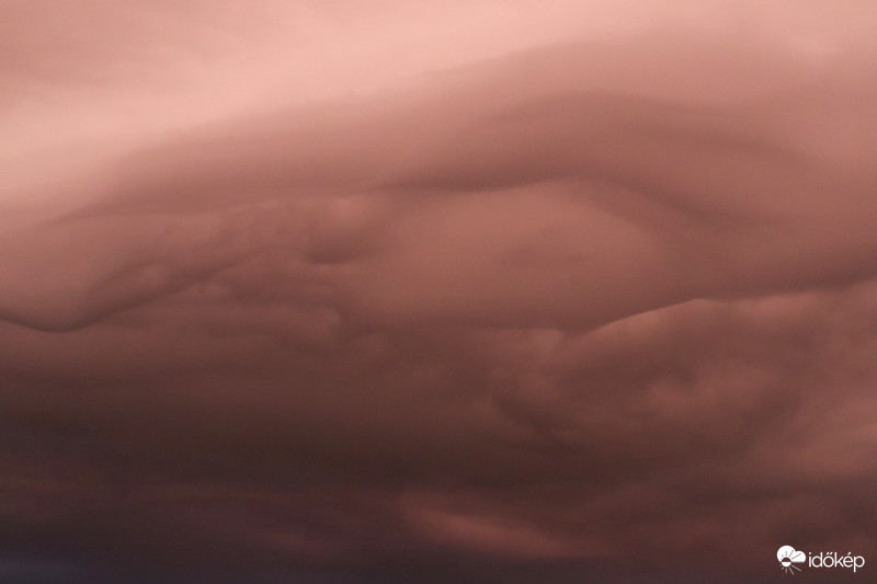 Reggeli zivatar előtt, Gödöllőn