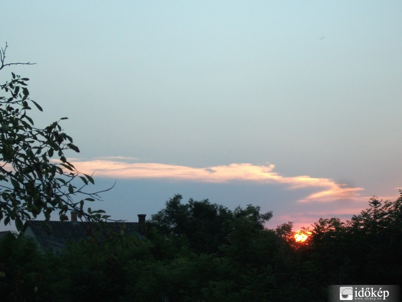 Üllő a Naplementében.