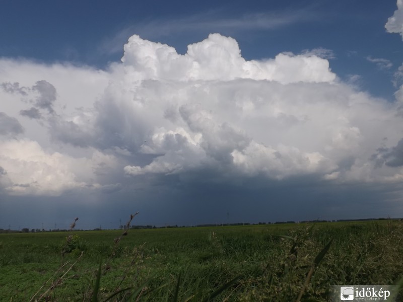 Érkezőben a vihar!