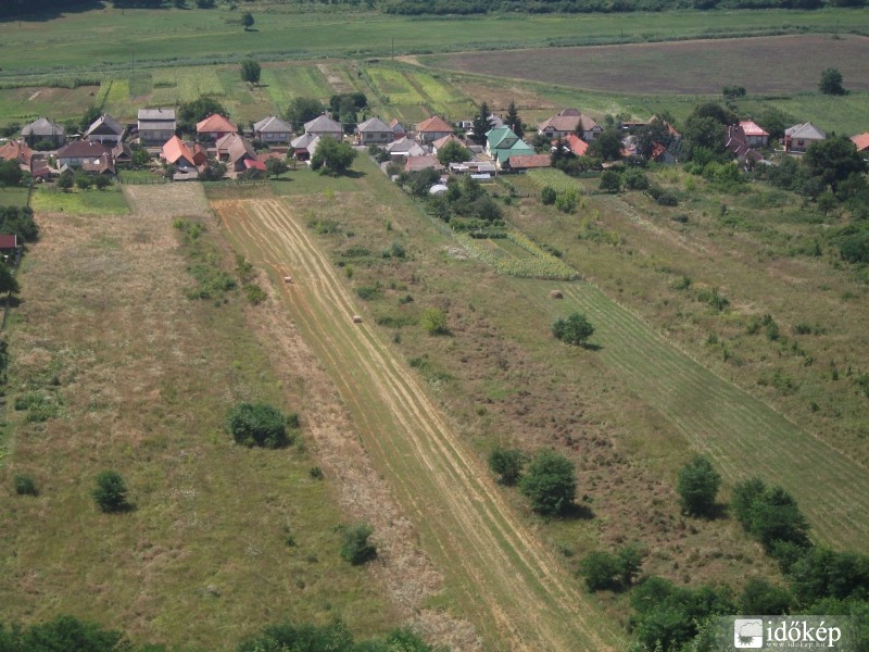 Eltévedt szalmabálák.