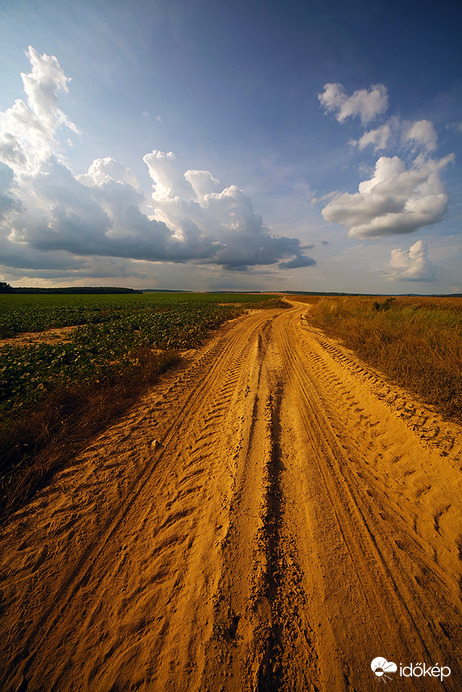 "Elmegyek, elmegyek, Hosszú útra megyek.