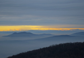 Naplemente a ködtenger felett