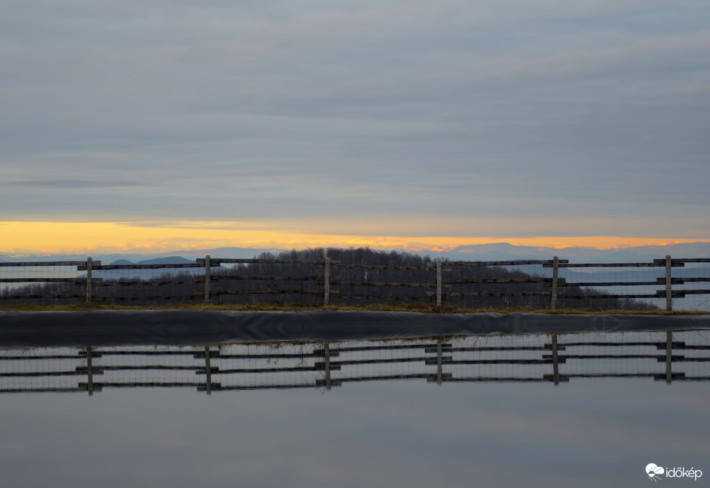 Naplemente a ködtenger felett