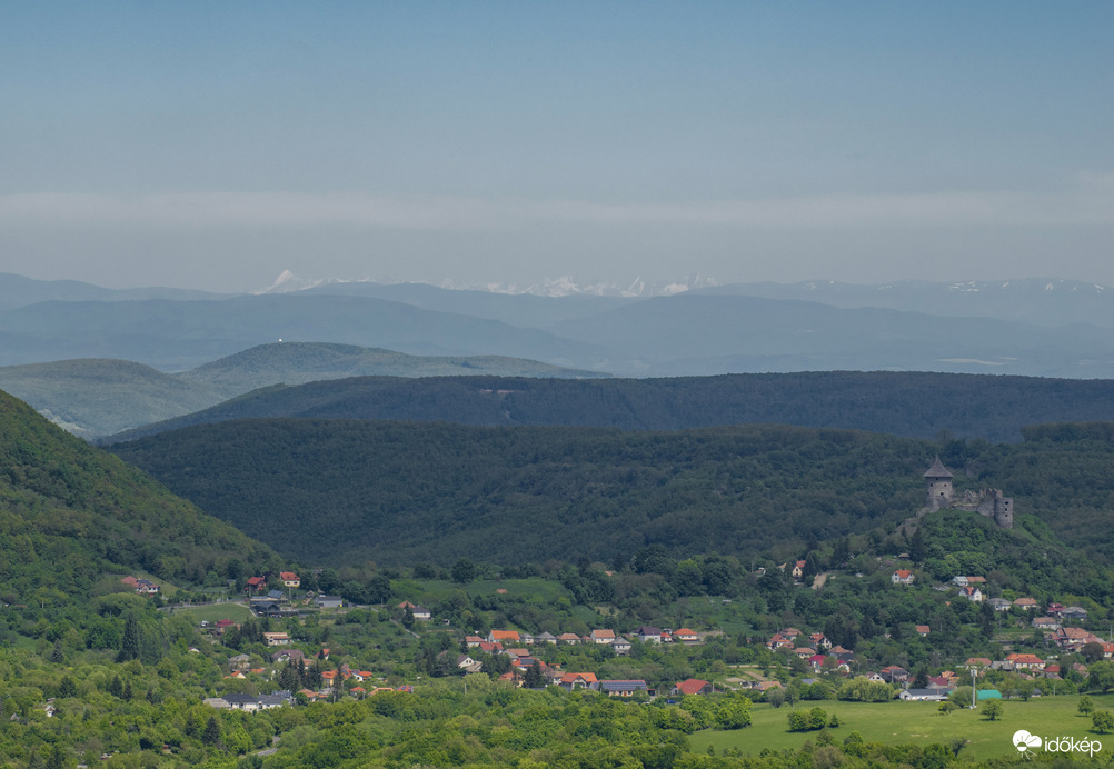 Somoskői vár és a Magas-tátra