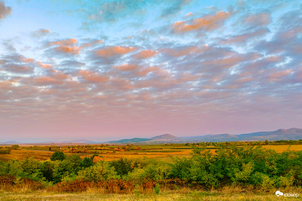 Gyönyörű napfelkelte 
