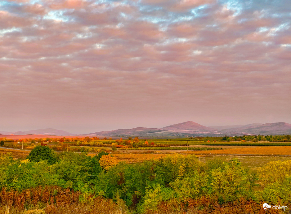 Gyönyörű napfelkelte 