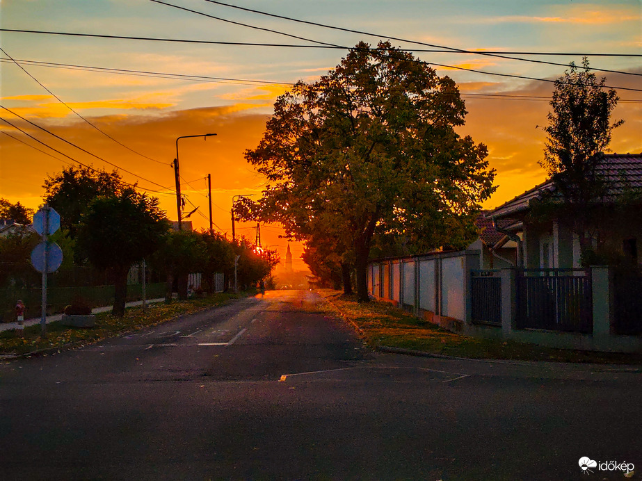 Gyönyörű napfelkelte 