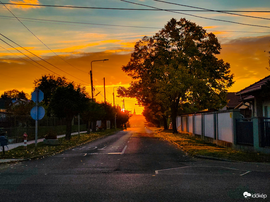 Gyönyörű napfelkelte 