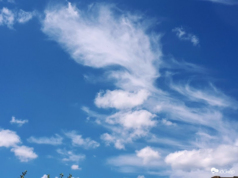 Fátyolfelhők Velencén