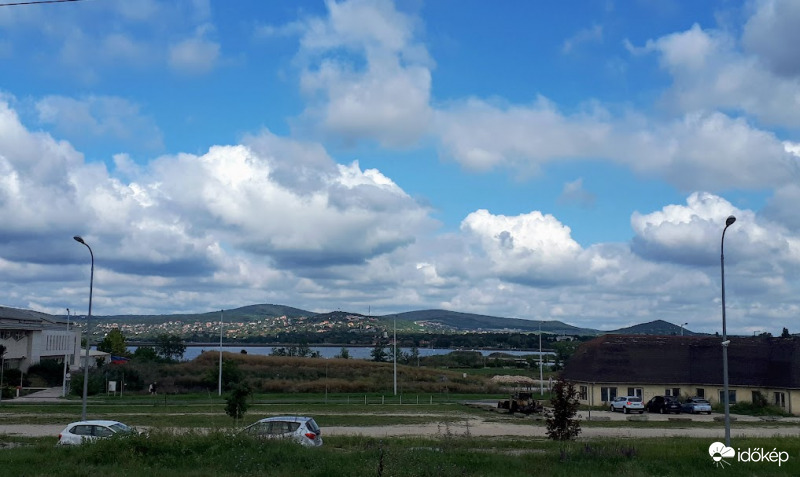 Délelőtti felhők a Velencei-tó felett