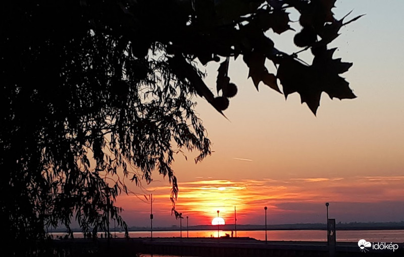 Mai naplemente Gárdonyban