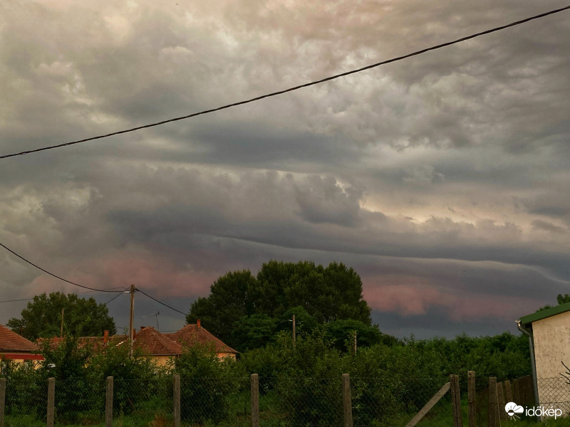 Közelít a szörnyeteg 