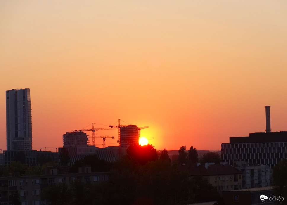 napkelte hőségnapon