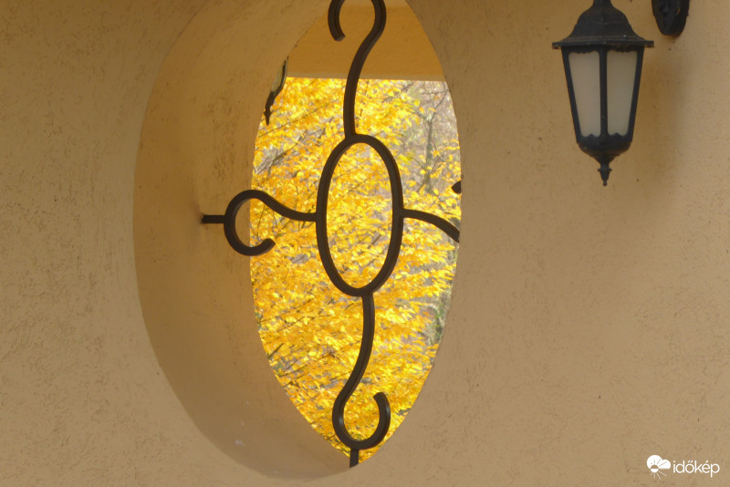 Rácson át is bejut az ősz