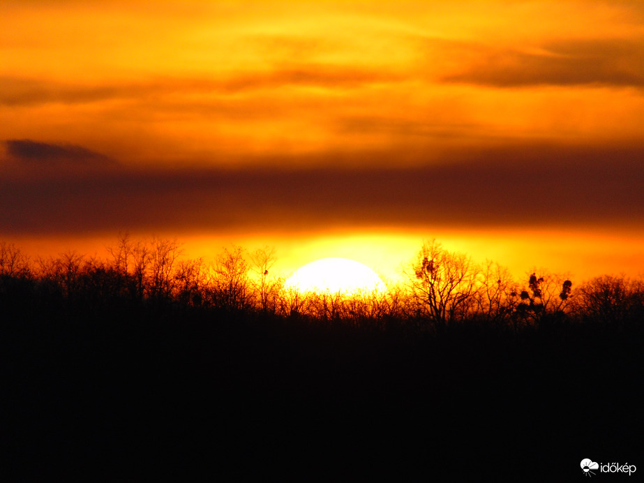 Naplemente Gödrében