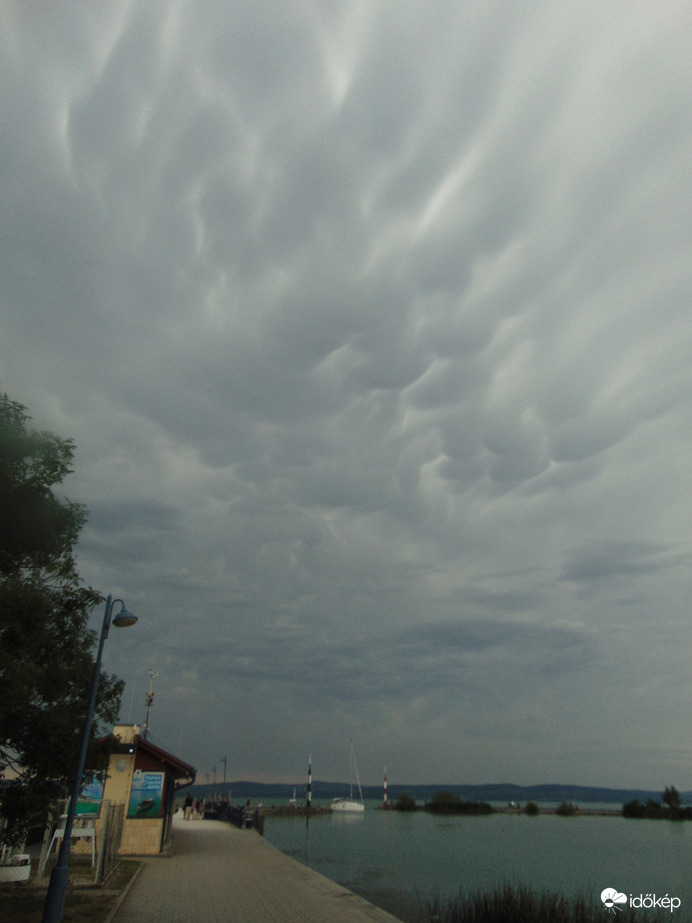 Mammák Balatonszemes felett...