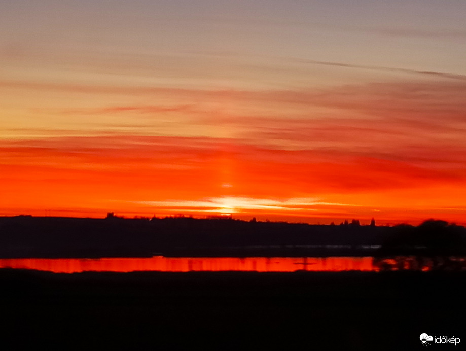 Naplemente egy halvány kis naposzloppal...