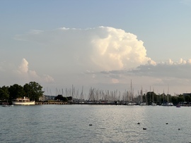 Balatonfüredről az Alpok felett levő zivatar koronafelhője