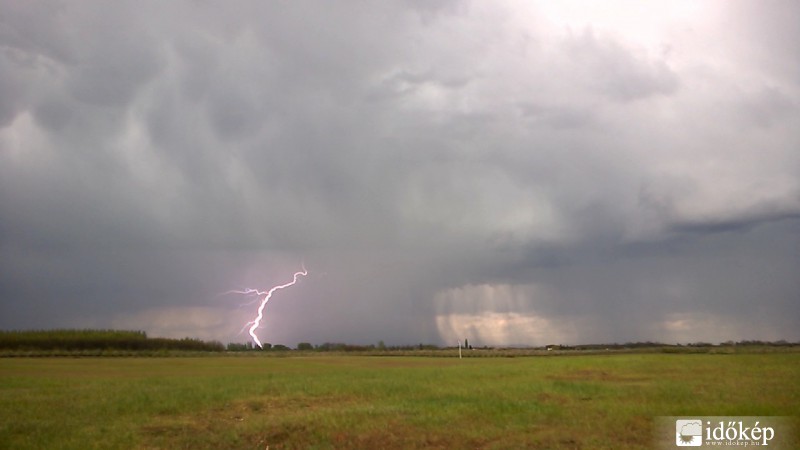 Tegnap délutáni zivatar Nyíregyházán